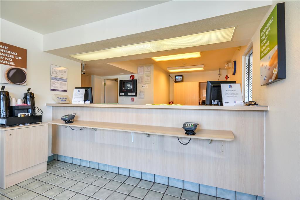 Rodeway Inn Tillmans Corner Beltér fotó