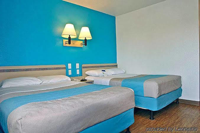 Rodeway Inn Tillmans Corner Kültér fotó