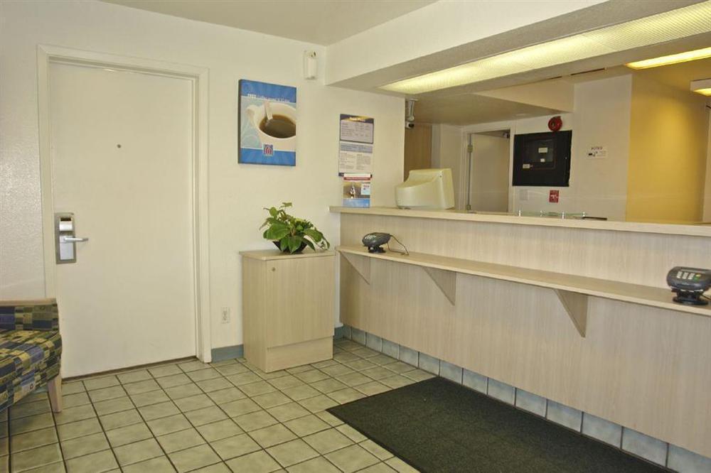 Rodeway Inn Tillmans Corner Beltér fotó