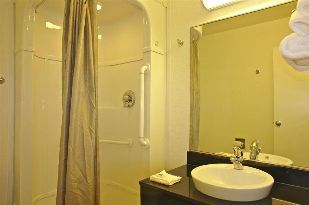 Rodeway Inn Tillmans Corner Szoba fotó